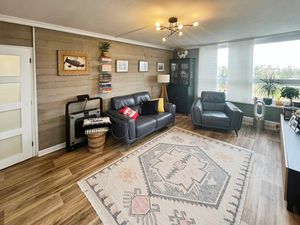 Lounge- click for photo gallery